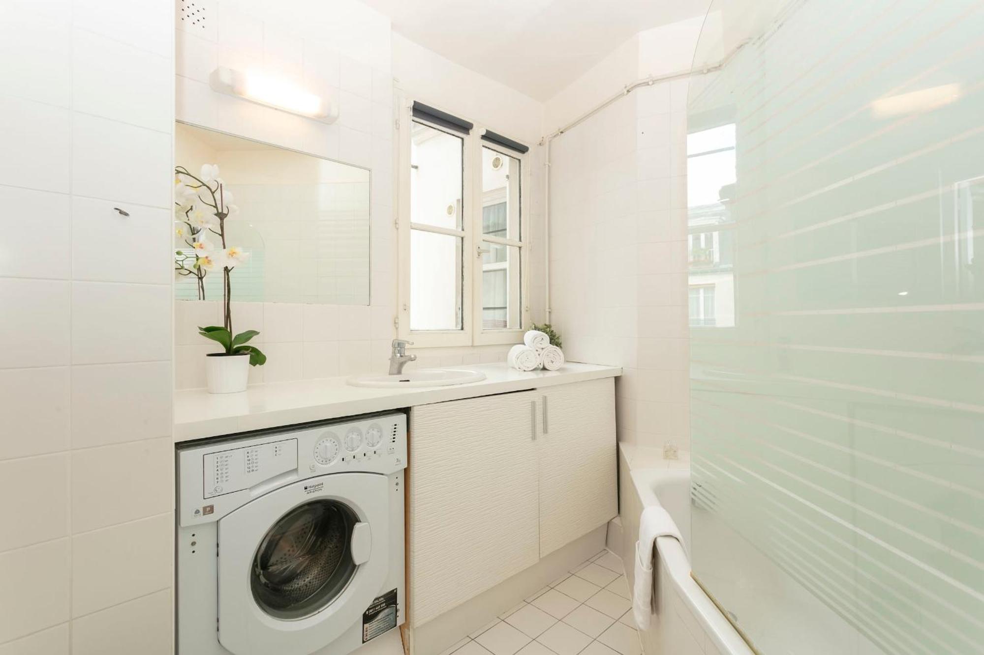 Notre-dame - 1br With Balcony - Cityapartmentstay Parigi