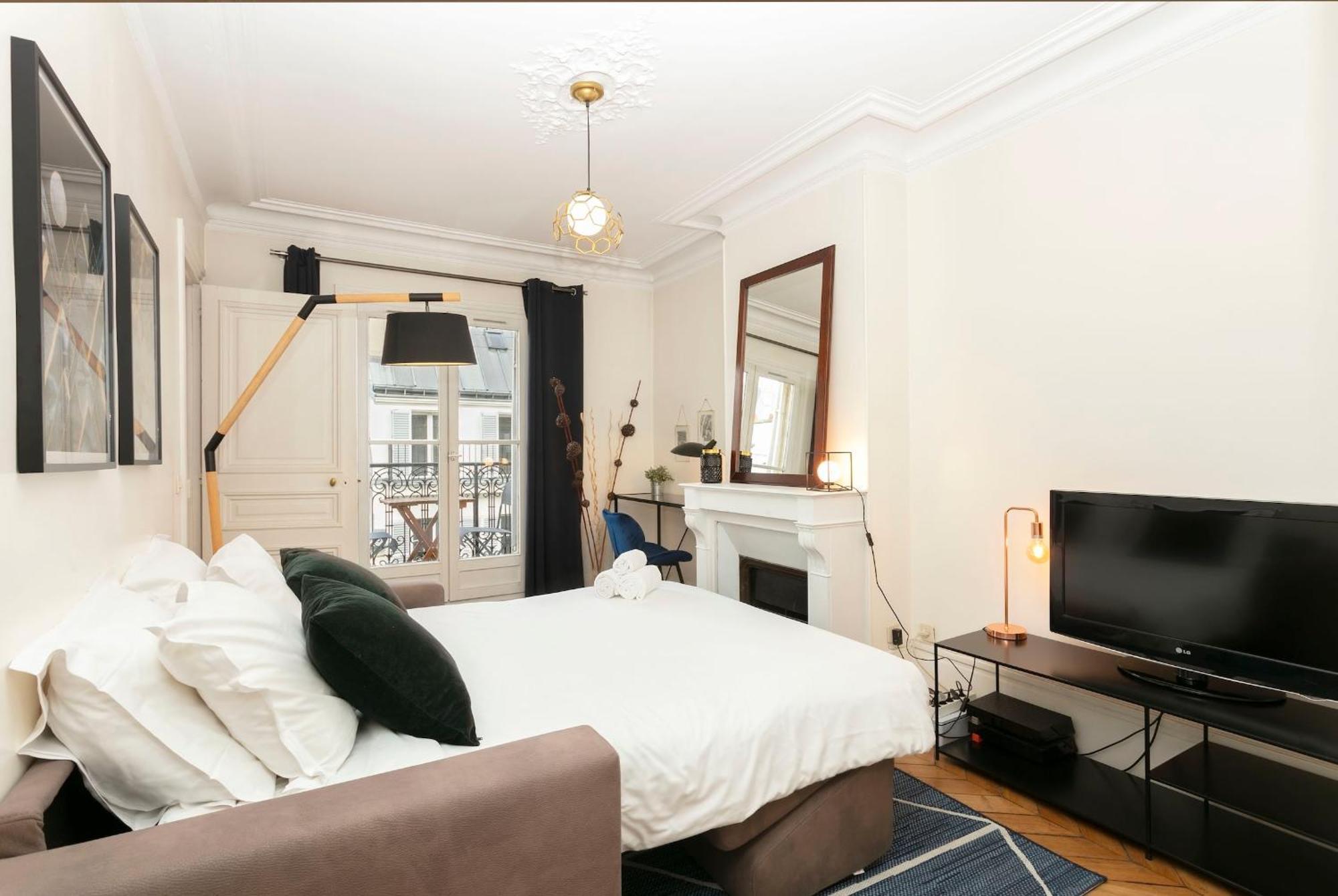 Notre-dame - 1br With Balcony - Cityapartmentstay Apartment *